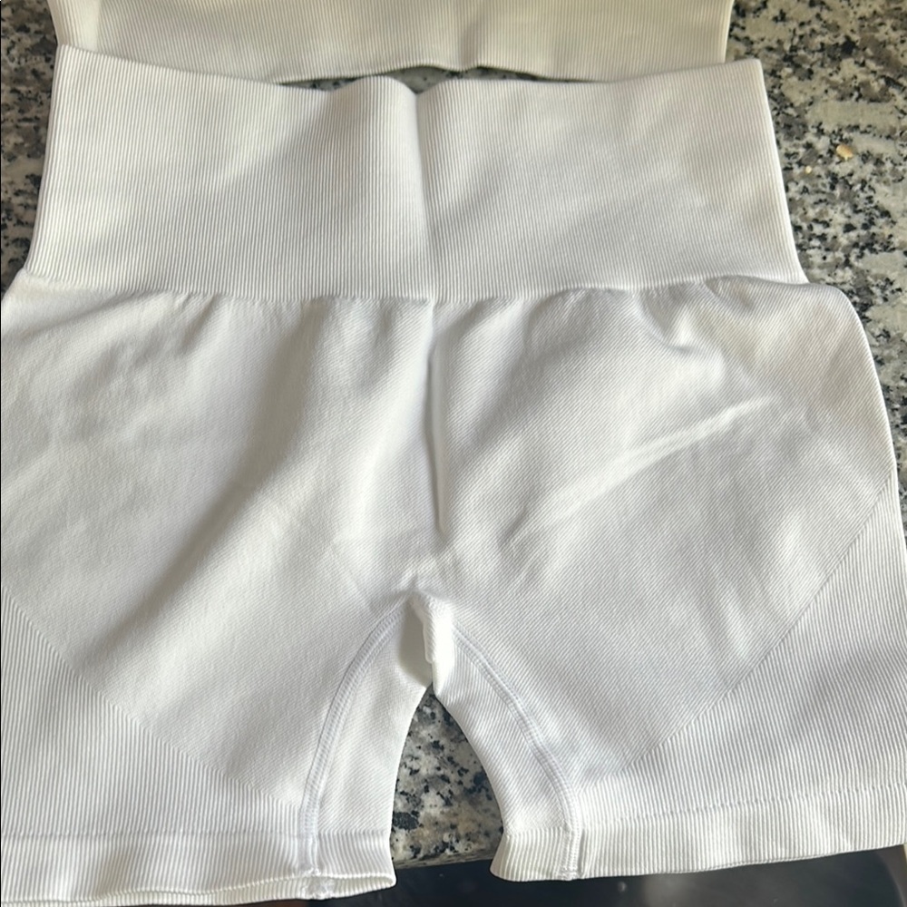 White Shapewear Set with High-Waisted Support - Picture 2 of 6